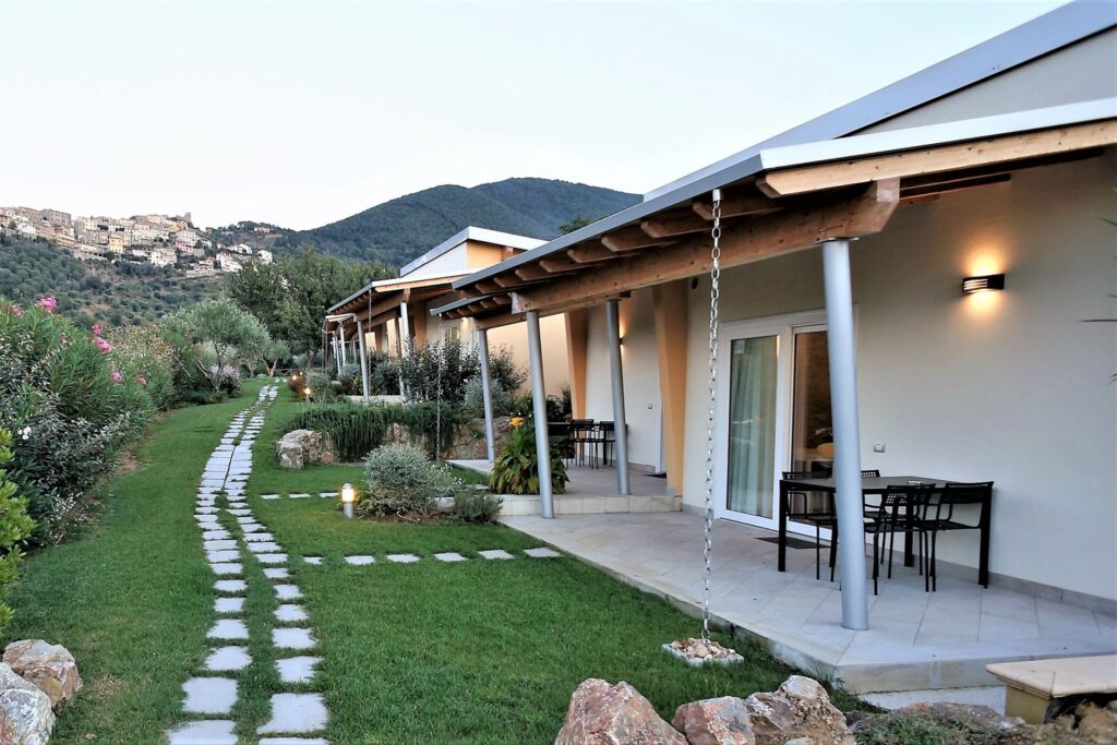 bilo-deluxe-3_web svg+xml;charset=utf