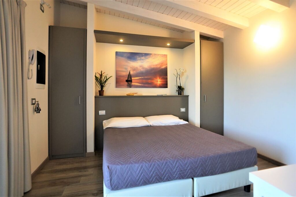 monolocale-deluxe-10_web svg+xml;charset=utf