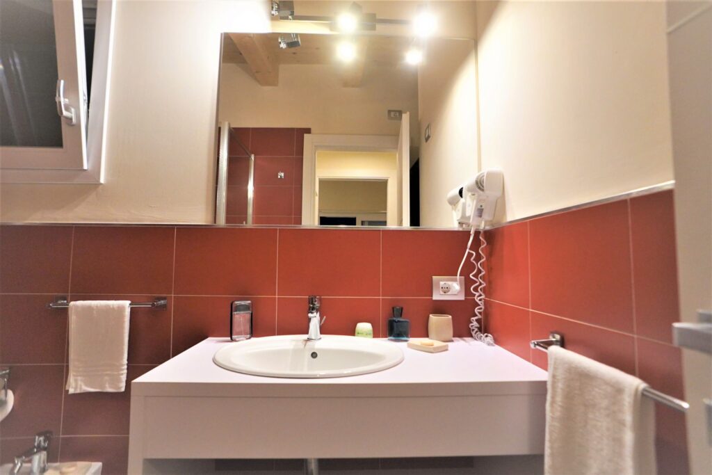 monolocale-deluxe-13_web svg+xml;charset=utf