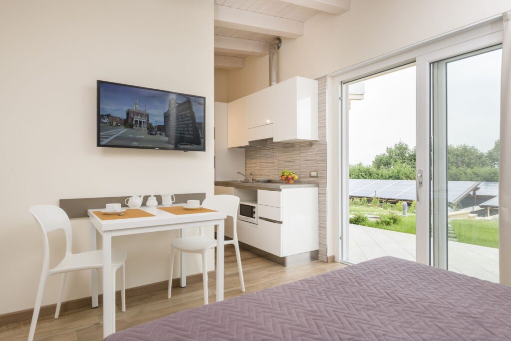 monolocale-deluxe-3_web svg+xml;charset=utf