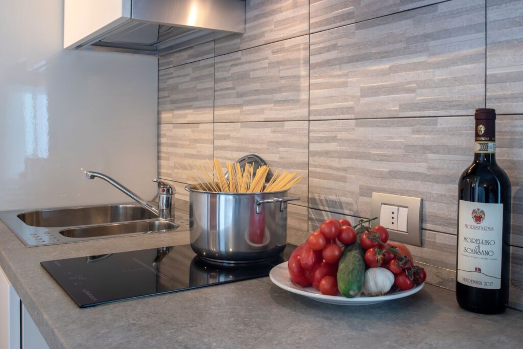 monolocale-deluxe-6_web svg+xml;charset=utf