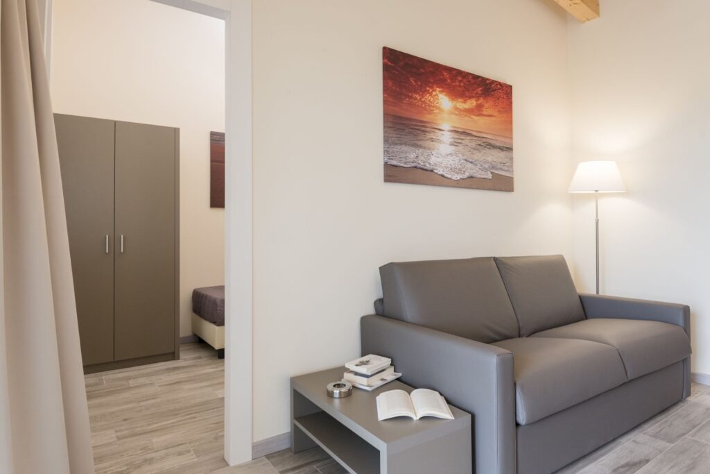 trilocale-deluxe-3_web svg+xml;charset=utf