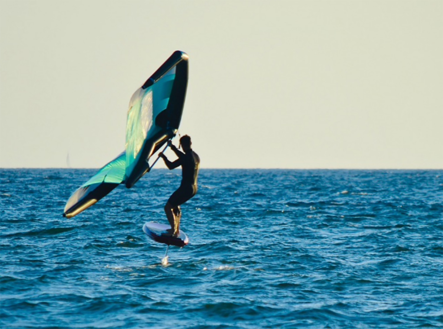 Kitesurfing Windsurfing Wing foiling